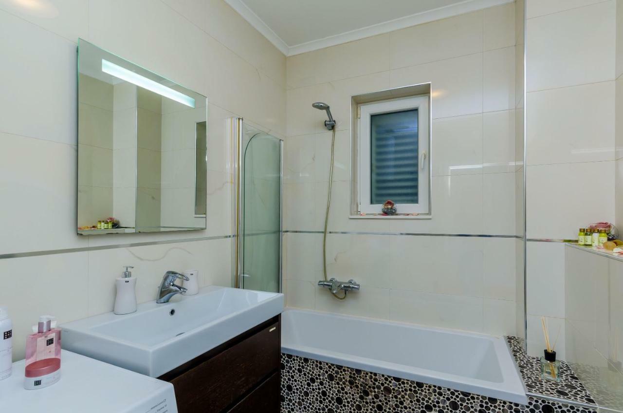 Magellan Deluxe Two Apartment Дубровник Екстериор снимка